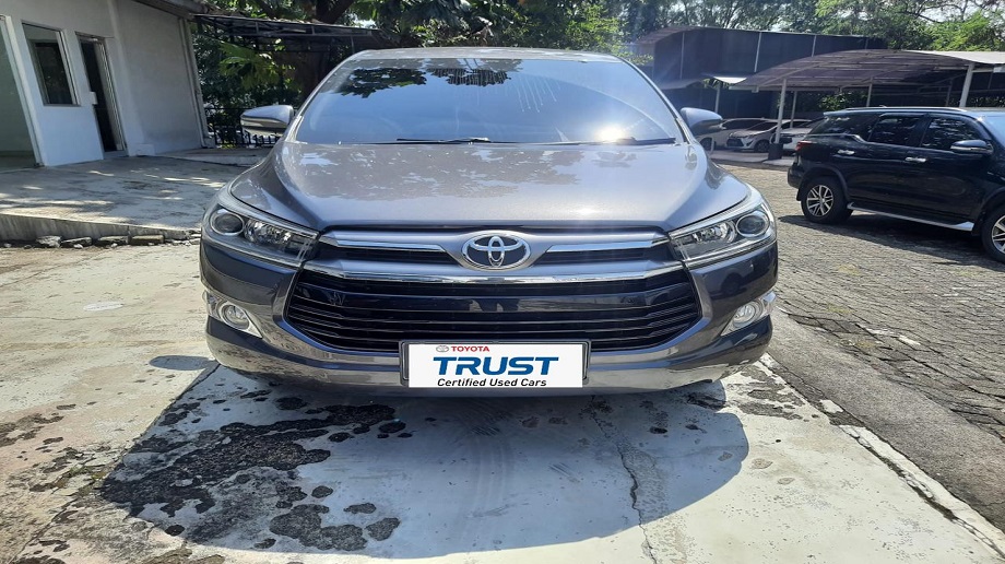 TOYOTA INNOVA 2.4 V AT 2019